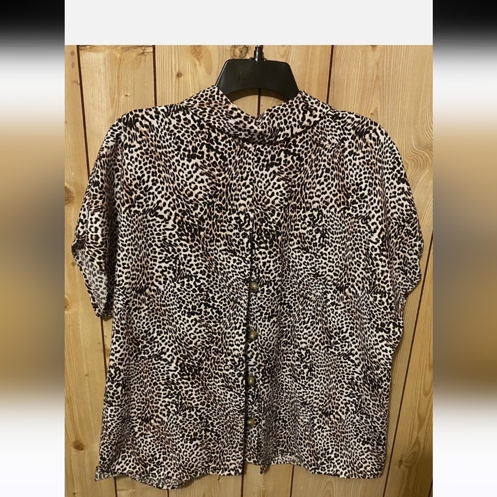 Leopard Print Button-Up Blouse - Picture 2 of 4